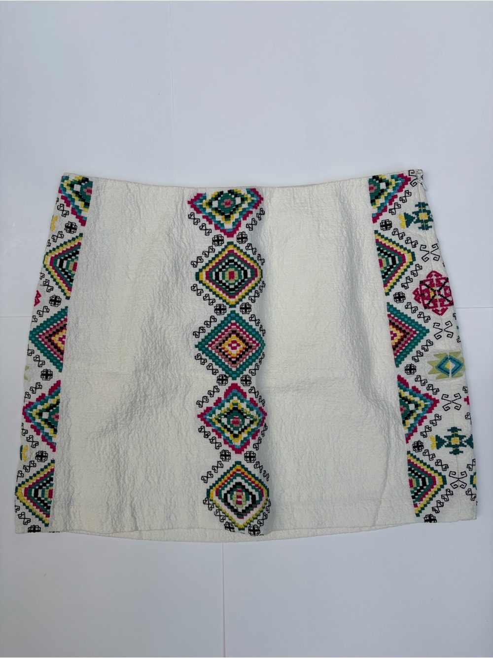 Desingual New Embroidered Ivory Mini Skirt with Colorful Geometric Pattern